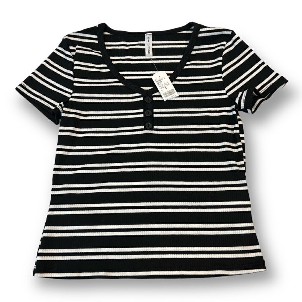 7Daywknd Women’s Striped Cropped Ribbed Top Size Medium NWT